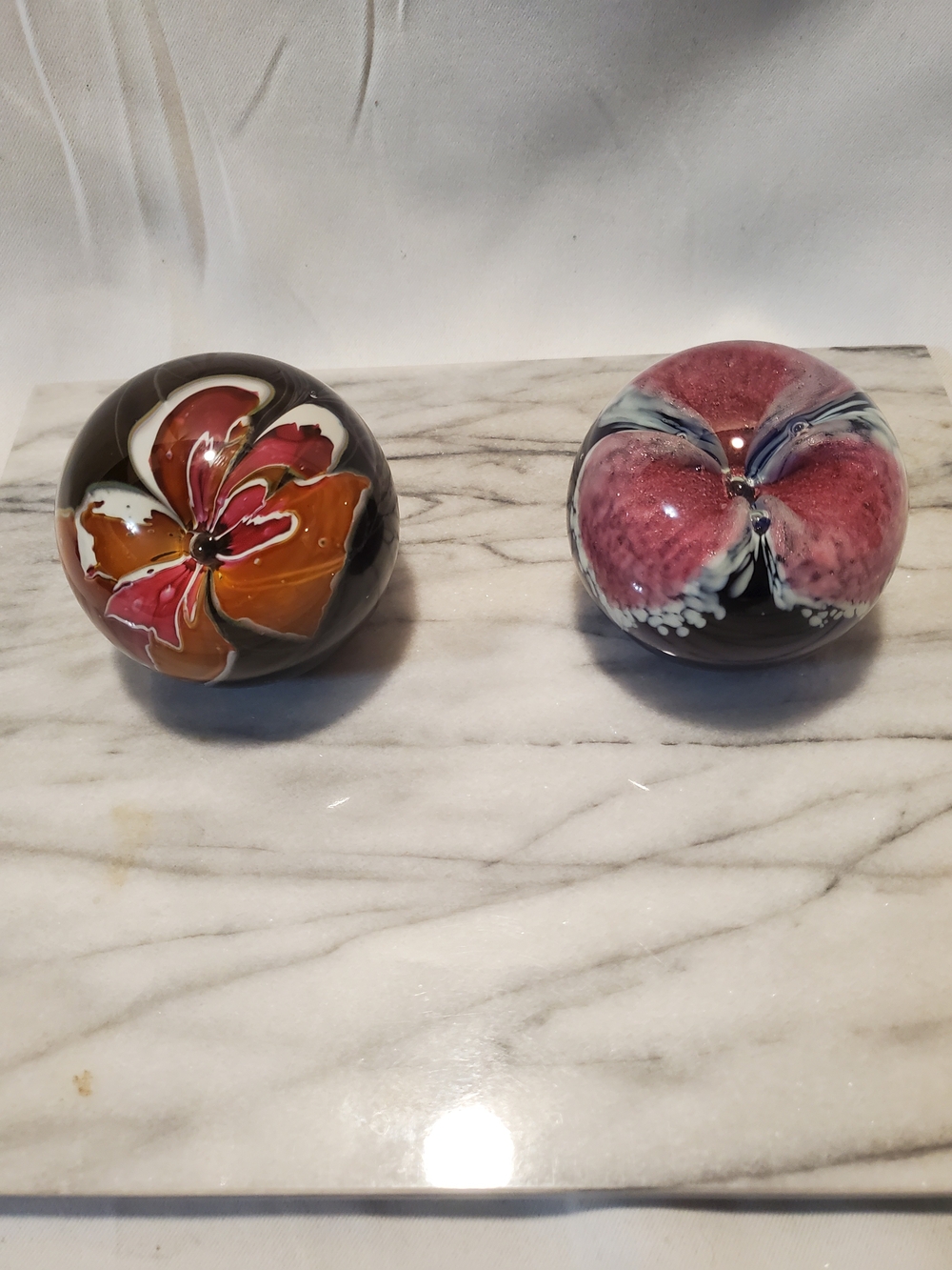 Lot of 2 Vintage 1991 & 1994 Glass Eye Studio Signed Floral Paperweights